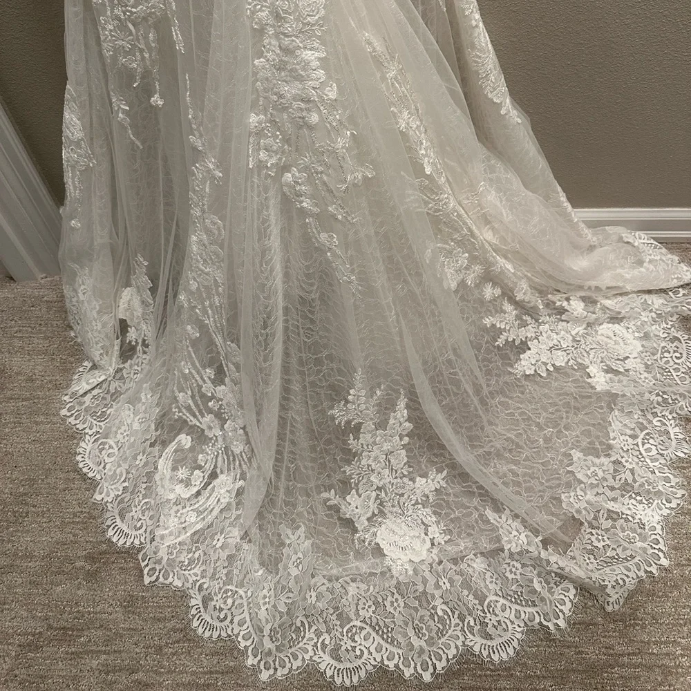 Pronovias EOS Lace Wedding Dress - Picture 6 of 16